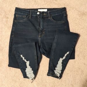Distressed skinny jeans